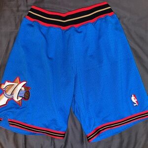 Mitchell & Ness 76ers shorts